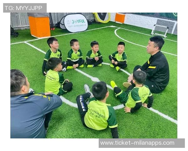 少儿足球训练方法探讨提升孩子运动能力与团队合作精神的有效策略 少儿足球训练方法探讨提升孩子运动能力与团队合作精神的有效策略